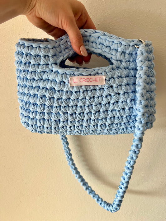 Borsa Alicia con catena azzurra๐ฉต