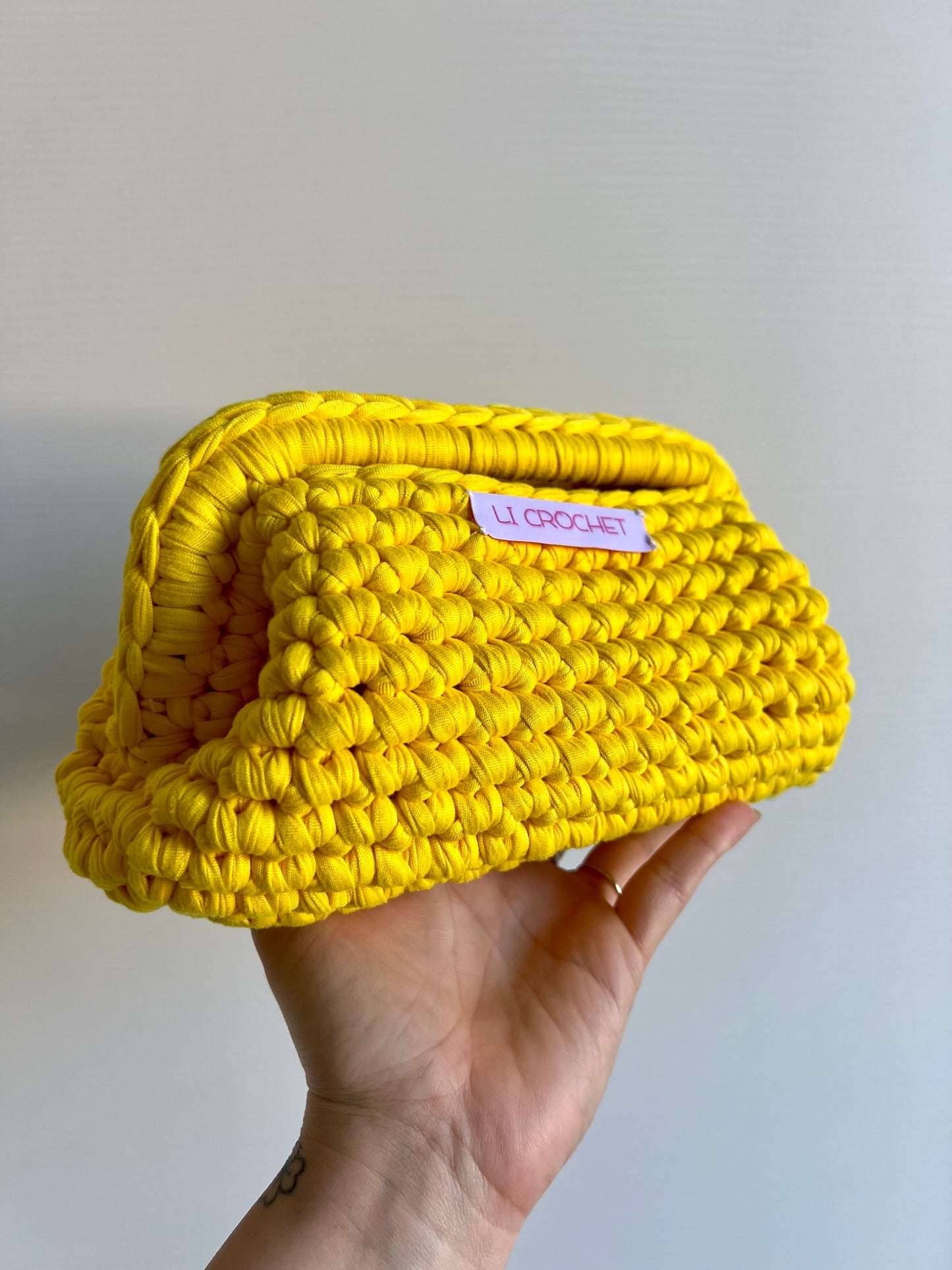 Clutch gialla con molla da 20cm💛