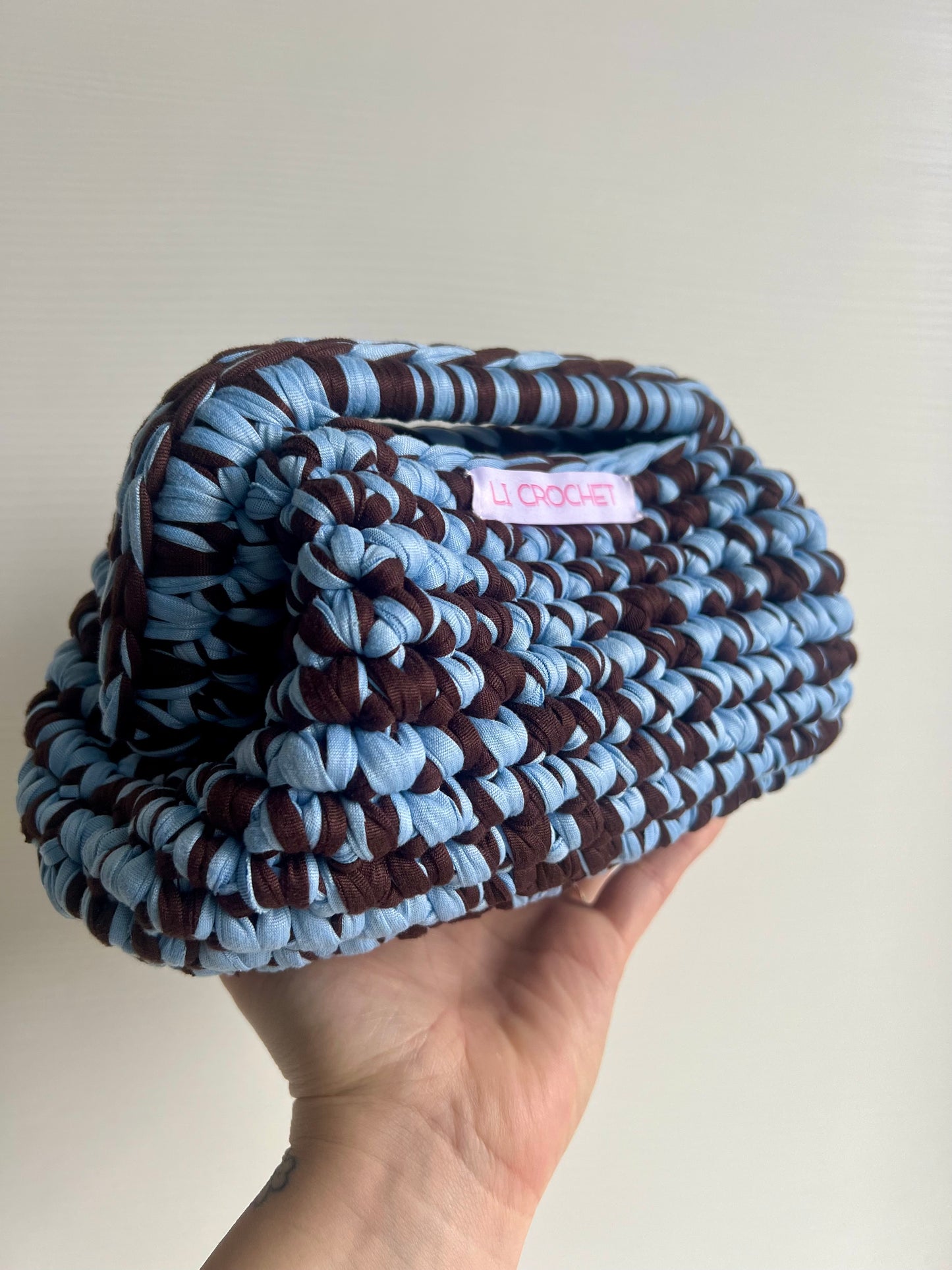 Clutch marrone e azzurro ππ€