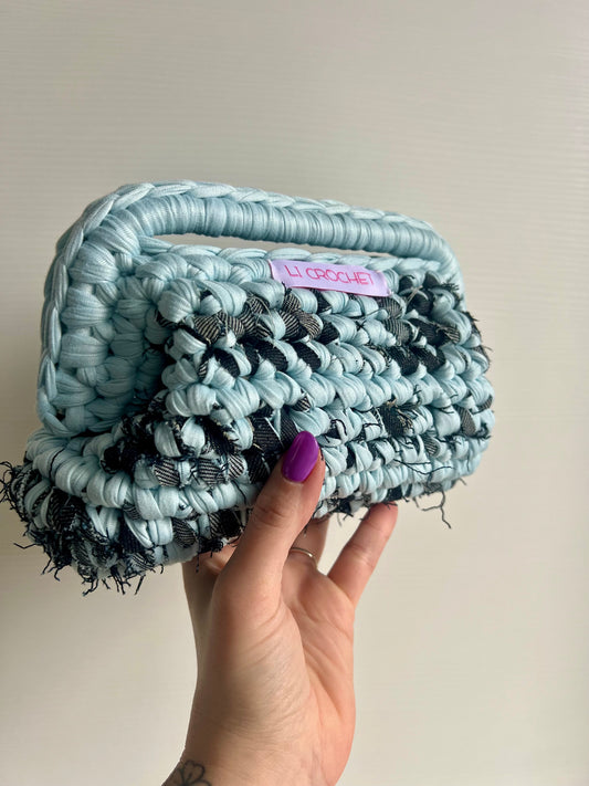 Clutch azzurra ed effetto jeans π©΅π