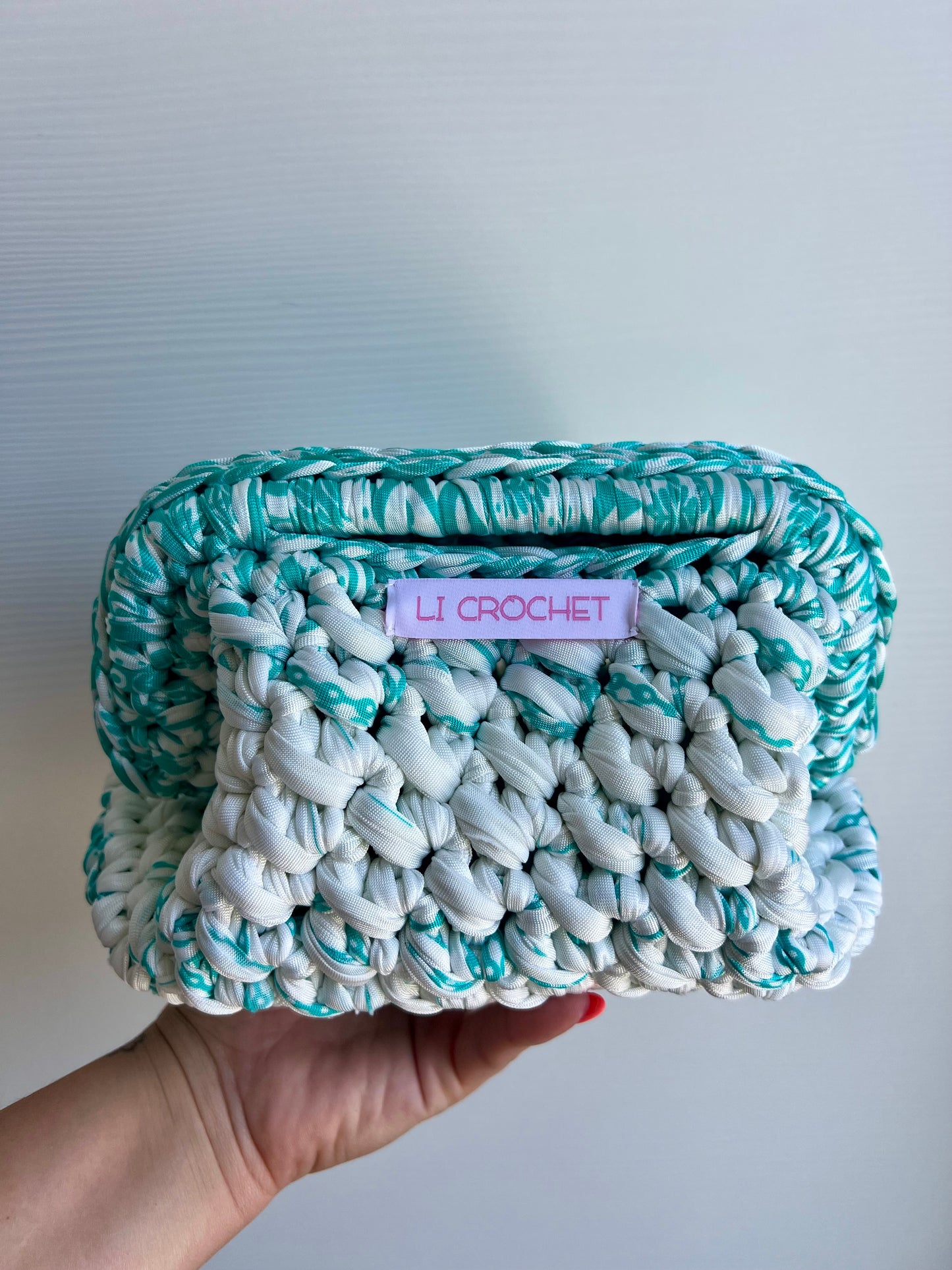 Clutch bianca verde acqua ๐