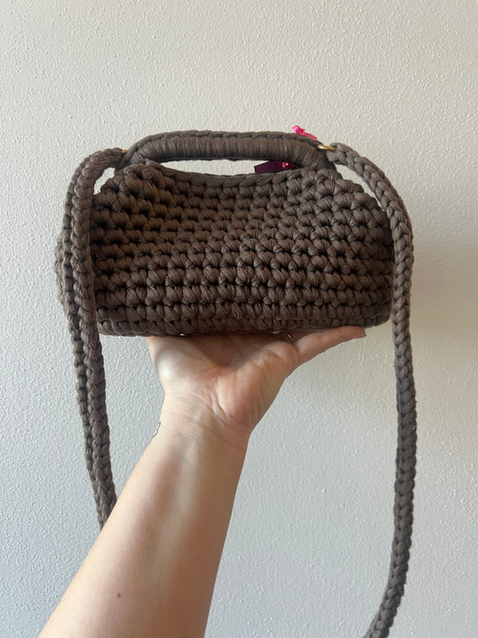 Clutch con tracolla in tessuto color marmotta 🤎