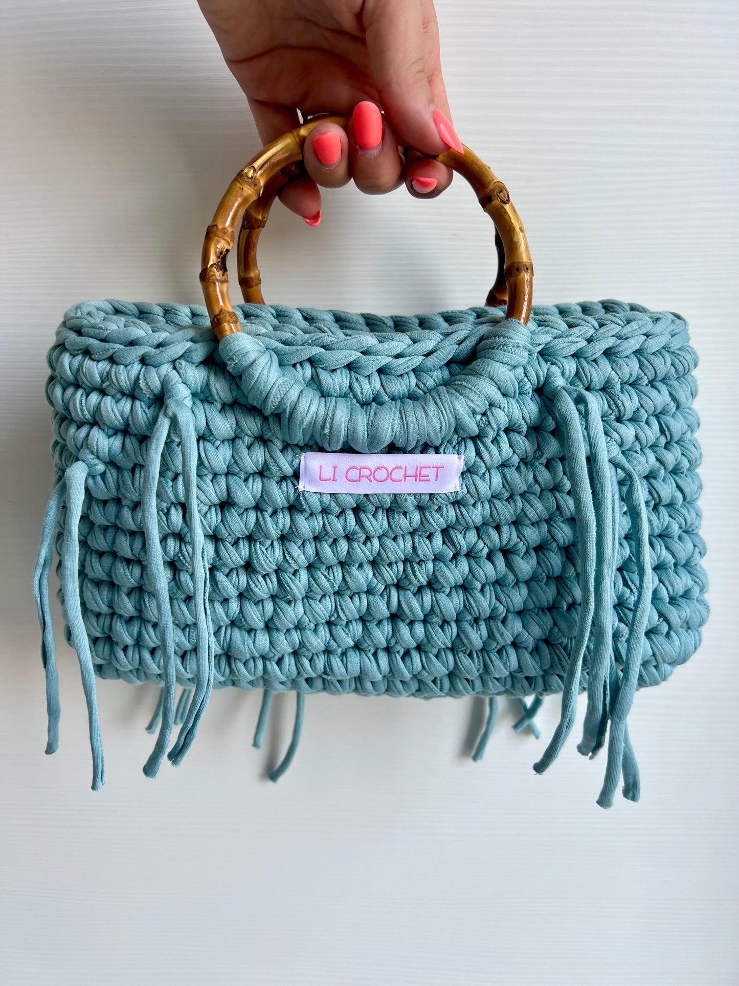 Borsa con manici in bambù e frange🩵