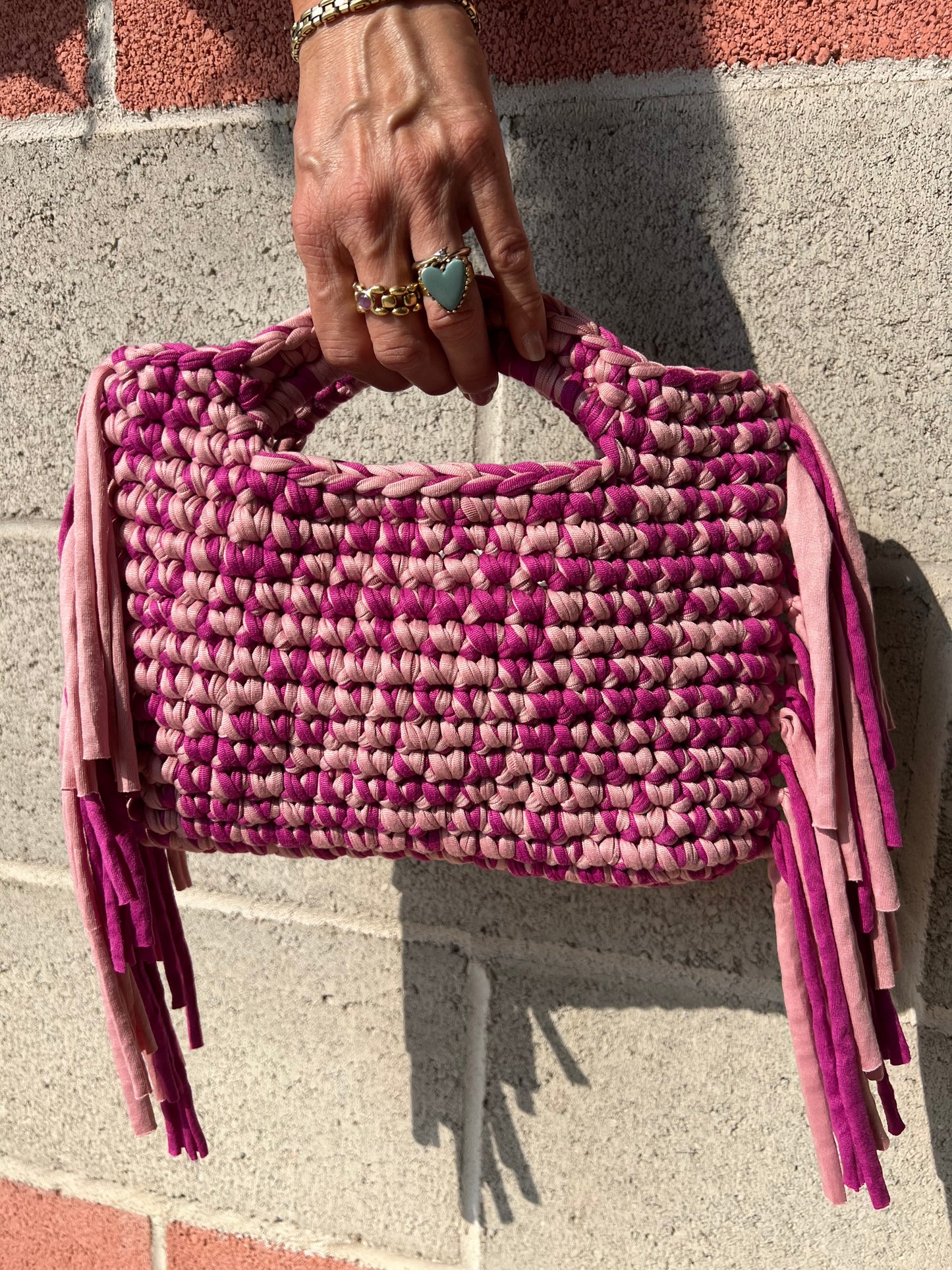 Crochet bag con frange bicolor rosa e fucsia🩷