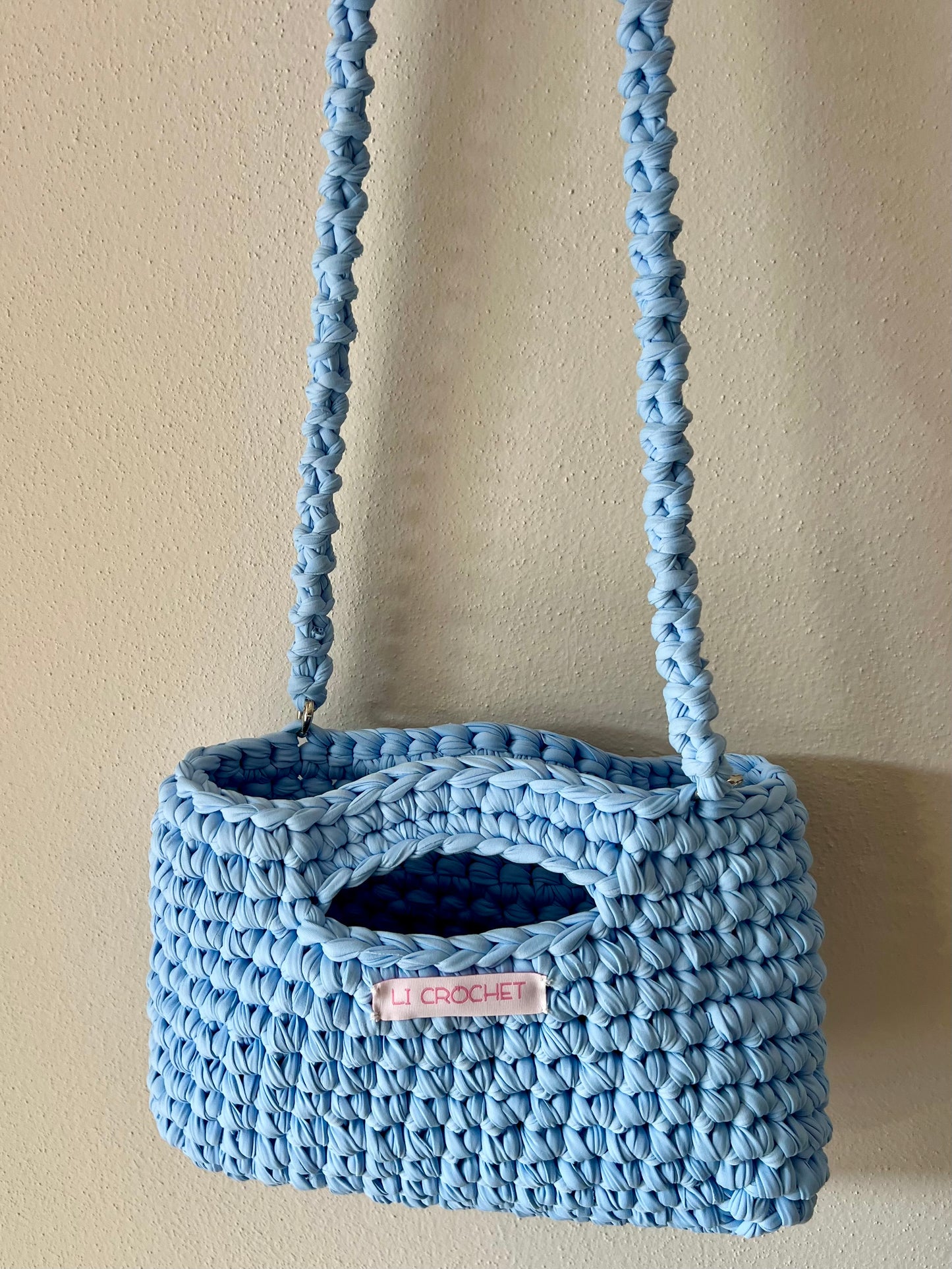 Borsa Alicia con catena azzurra🩵