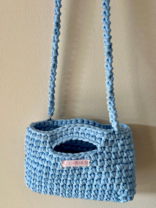 Borsa Alicia con catena azzurra🩵